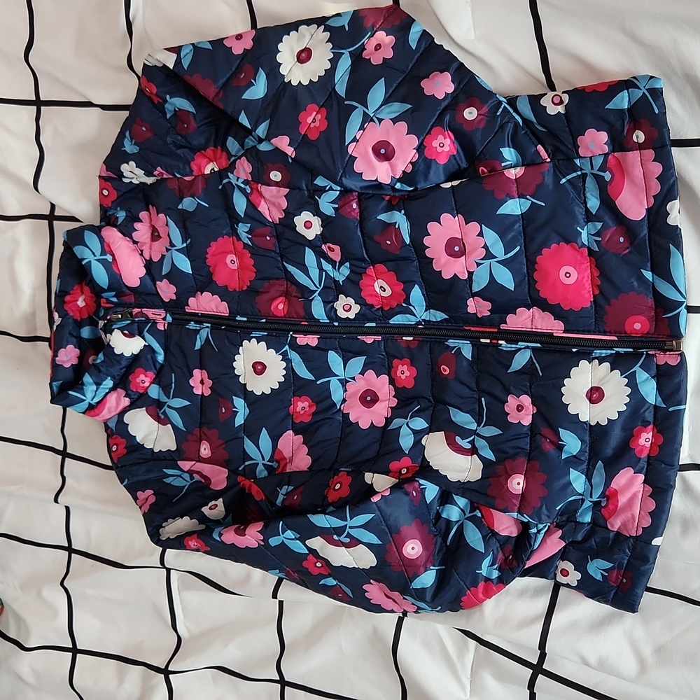 Girls Light puffer jacket Size M (8)
